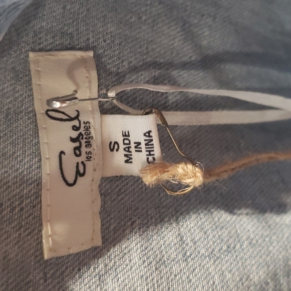 𝅺easel Distressed Denim Jacket NWT - Picture 12 of 13